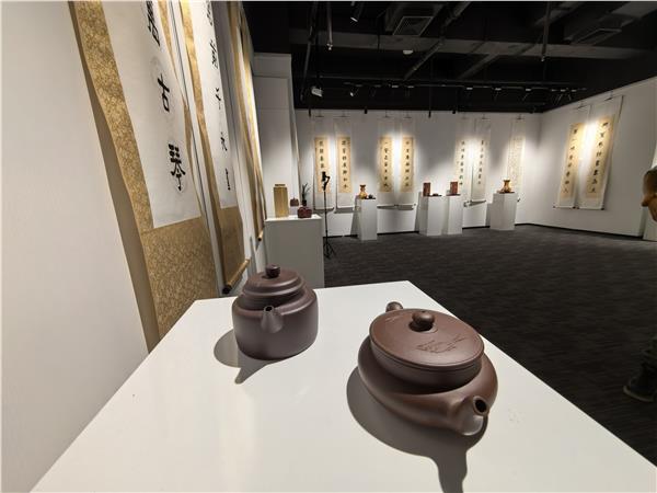 “刀舞金砂”宜兴紫砂陶刻家魏敏作品展深圳登场